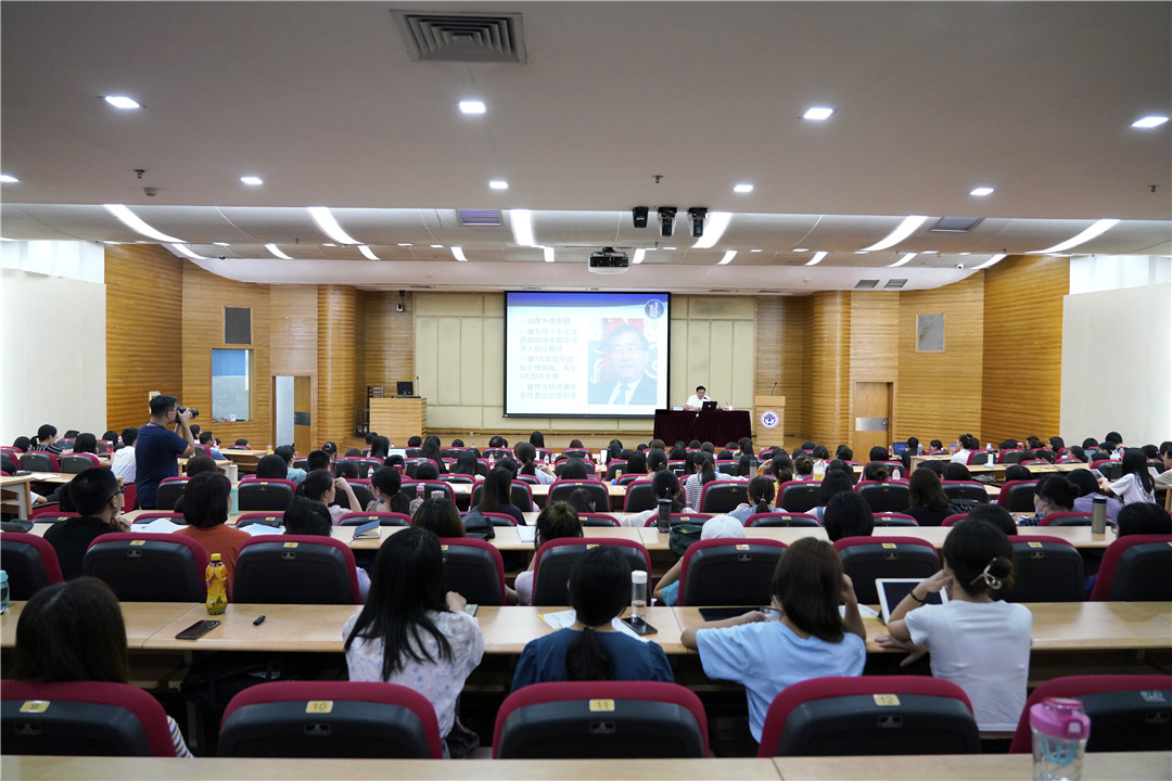 4.讲座现场.jpg